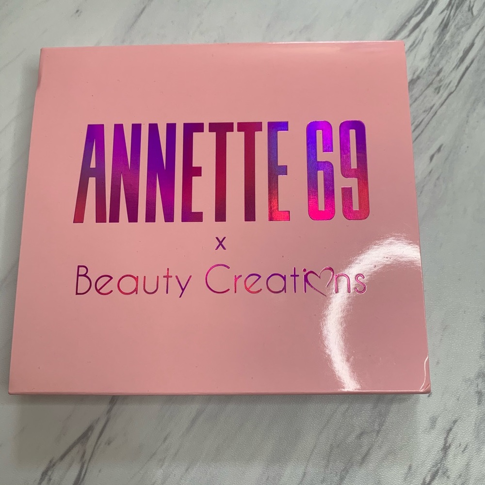 Annette 69 eyeshadow palette